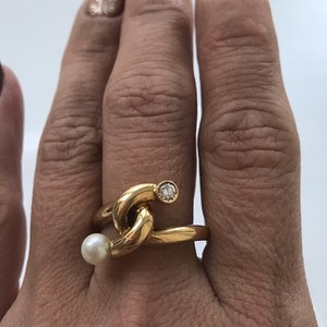 Кольцо золото 750 жемчужинка и бриллиантик..изящное