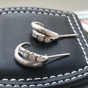 Сережки гвоздики с бриллиантиками белое золото 585