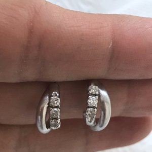 Сережки гвоздики с бриллиантиками белое золото 585