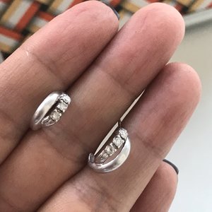 Сережки гвоздики с бриллиантиками белое золото 585