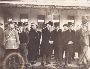 Похороны Войкова. Представители дипкорпуса на вокзале.