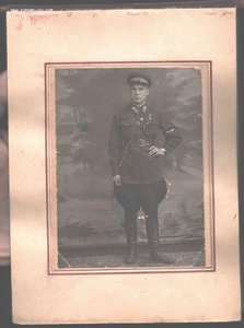 Альбом с фотографиями офицера.