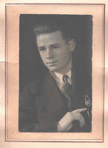 Альбом с фотографиями офицера.