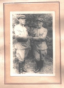 Альбом с фотографиями офицера.