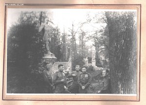 Альбом с фотографиями офицера.