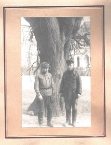 Альбом с фотографиями офицера.