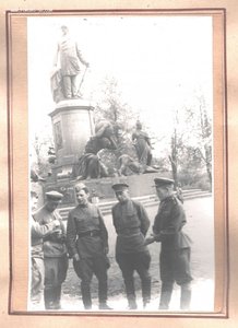 Альбом с фотографиями офицера.