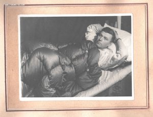 Альбом с фотографиями офицера.