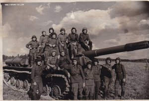 Самоходчики-добровольцы со своим САУ.