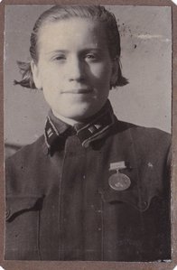 Военфельшер с медалью "За Отвагу". ВОВ.