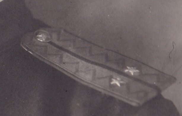 Лейтенант с "гусарскими" погонами. ВОВ.