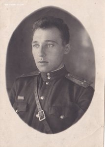 Лейтенант с "гусарскими" погонами. ВОВ.
