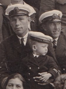 Краснофлотцы ВВС ВМФ с пионерами. 1930-е годы.