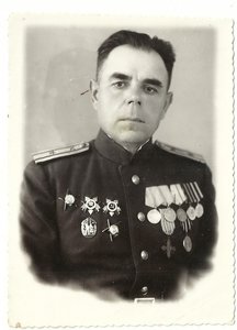Офицер с Винтовым ЗП и Иностранными Наградами.