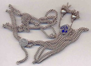 цепь часовая, серебро, длина цепи вдвойне 75 см.