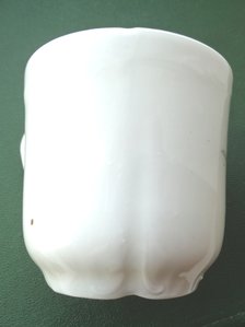 Фарфоровая кружечка с изображением Гинденбурга.