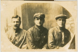 Сотрудник РКМ с Товарищами.Красные Партизаны с Знаками.