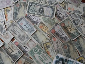 100 старинных банкнот Японии