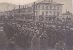 Парад в честь 1-го выпуска краскомов Тверских курсов. 1918 г