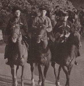 Казачья часть на походе. Оркестр. Сев.Кавказ. 1942 г.