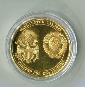 Жетон. Рейган+Горбачев. Золото. 1000 проба. вес15.5