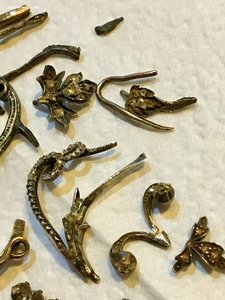 Лом 56-й пробы+67 бриллиантов (алмазов)