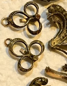 Лом 56-й пробы+67 бриллиантов (алмазов)