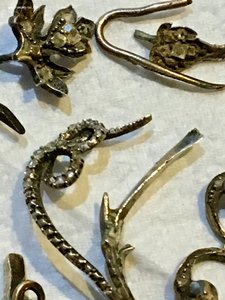 Лом 56-й пробы+67 бриллиантов (алмазов)