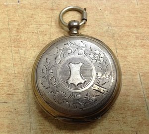 Часы 1898-1901 год внутри крышки Череп и кости