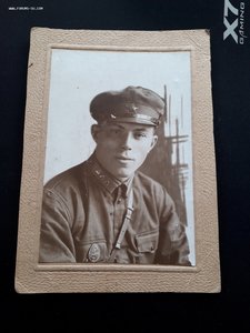 Старшина со знаком 15 лет Октября.