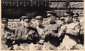 Никита Хрущов и маршал Конев с группой товарищей.