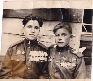 Служили два товарища..Кавалеры Славы 2-х степеней. 1946 г.