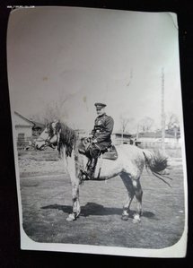 2 фото: всадник с наградами, 01.05.1956,Елабуга и курсанты