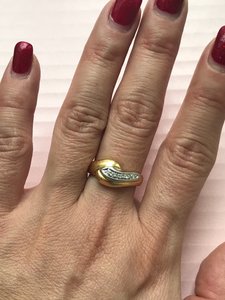 Кольцо с бриллиантиками лимонная 750..недорого