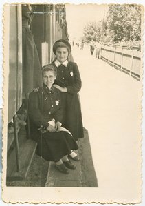 Пороводницы с Должностными Знаками.