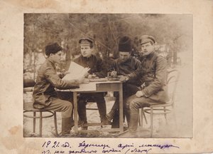 1921 год. Четверо заседающих. Юго-Западный фронт. Дарница.