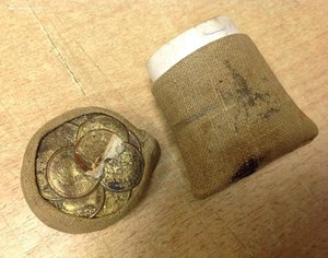 Коробочка в виде мешка с монетами