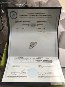 Золотой старинный перстень с крупным бриллиантом.. МГУ