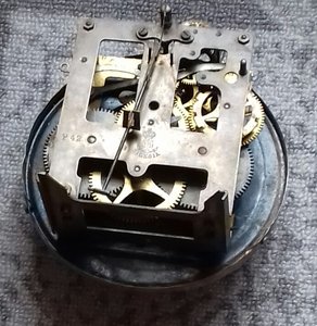 Механизм часов Silesia (Gustav Becker).