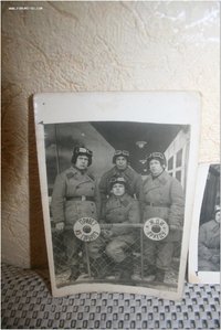 Фотографии 2 шт. 1943 год группа танкистов г. Горький