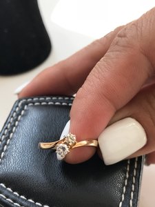 Колечко "поцелуйчик" 2 бриллиантика..золото