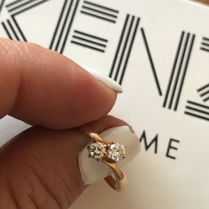 Колечко "поцелуйчик" 2 бриллиантика..золото