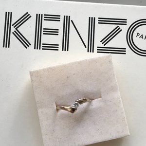 Золотое колечко с бриллиантом..недорого