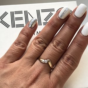 Золотое колечко с бриллиантом..недорого