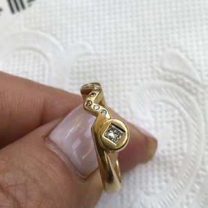 Кольцо золото 750 "змейка" с бриллиантами