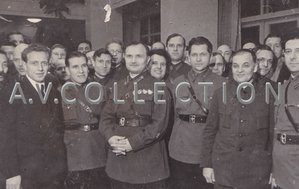 Щаденко и Мехлис с группой товарищей. 1930-е гг.