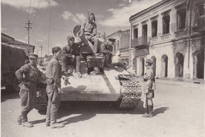 Советские танкисты. Румыния. 1944 год. фото ТАСС.