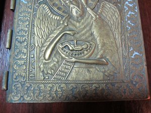 Правая сторона складня.