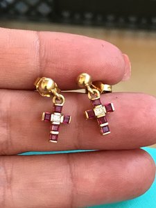 Сережки крестики 750 бренд руинчики и бриллиантик