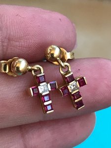 Сережки крестики 750 бренд руинчики и бриллиантик